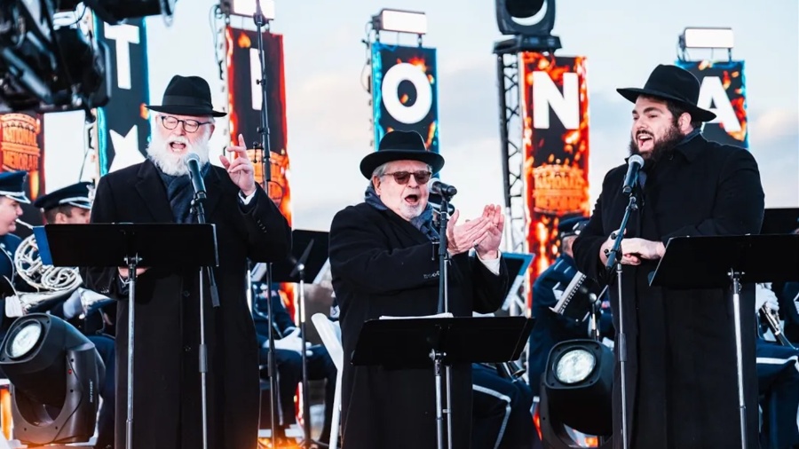 The 3 Cantors & the US Air Force Band - at the National Menorah