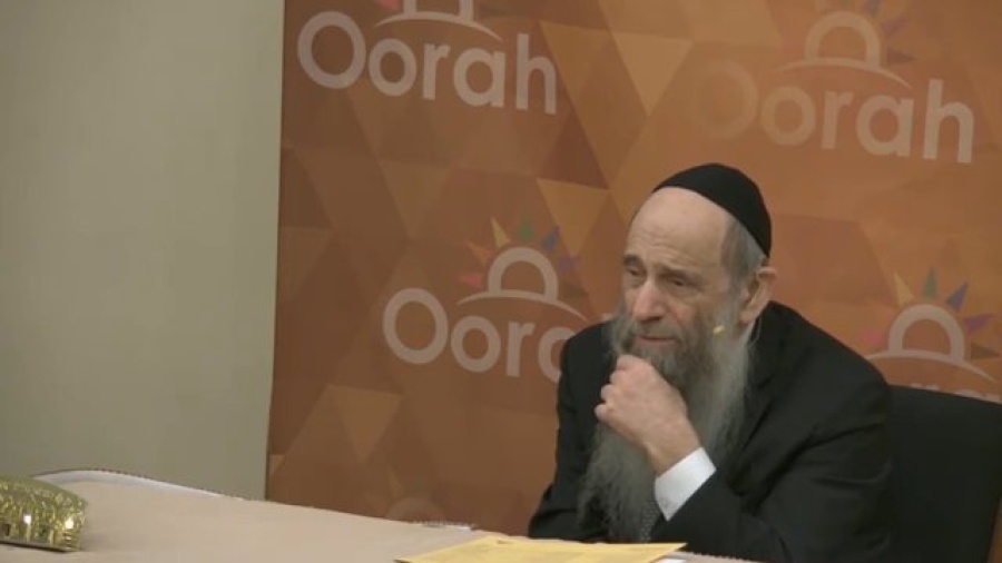 Is Giving Chanukah Presents a Jewish Custom? - Ask the Rabbi Live with Rabbi Mintz