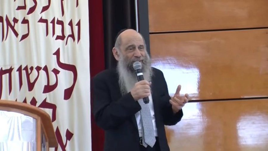 Should I Mingle with My Secular Family? - Ask the Rabbi Live with Rabbi Mintz