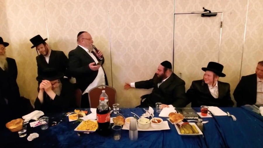 Michoel Schnitzler Suprises a friend at his son's Bar Mitzvah!~מיכאל שניצלר מפתיע את חברו