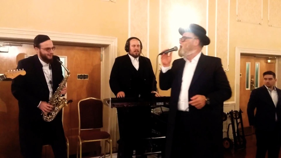 Michoel Schnitzler rocking at wedding in monsey With yidy holtzler production|מיכאל שניצלער-עד הנה