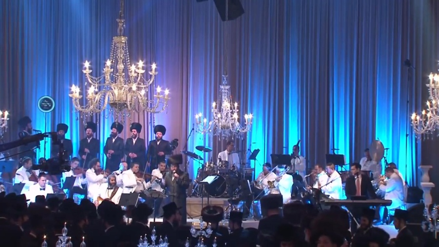 Yoeli Dikman orchestra - Yanky Daskal - Neranenu Choir singing "A Yidele"