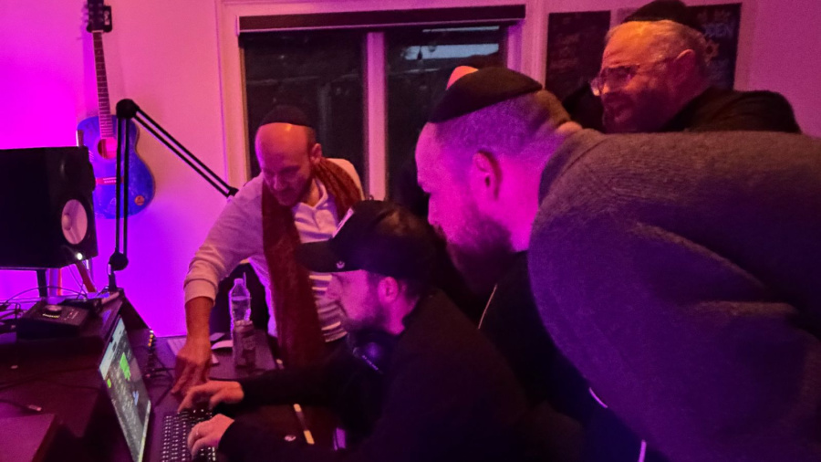 In The Studio with Yossi Green & Mendy Worch (Ahavas Yisroel)