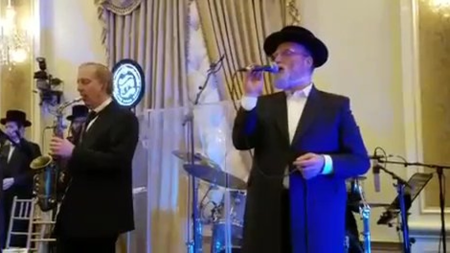 Michoel Schnitzler with the freilach band & shira choir|מיכאל שניצלער עם תזמורת פרייליך וחברת שירה