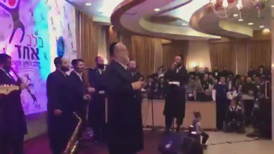 Michoel Schnitzler rabos machshuvos at blev achod|מיכאל שניצלער בלב אחד שמחות בית השואבה