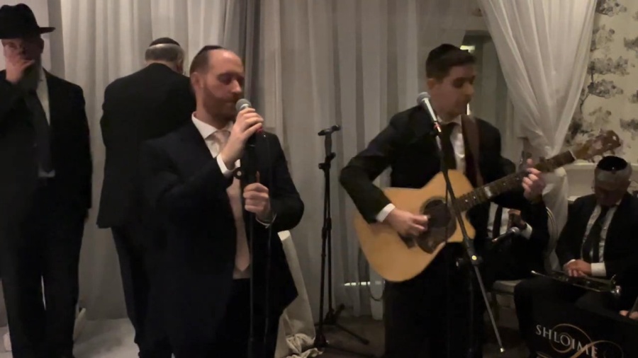 Emotional rendition of Shlomo Carlebach's Im Eshkocheich live - Ari and Yakov Ettinger