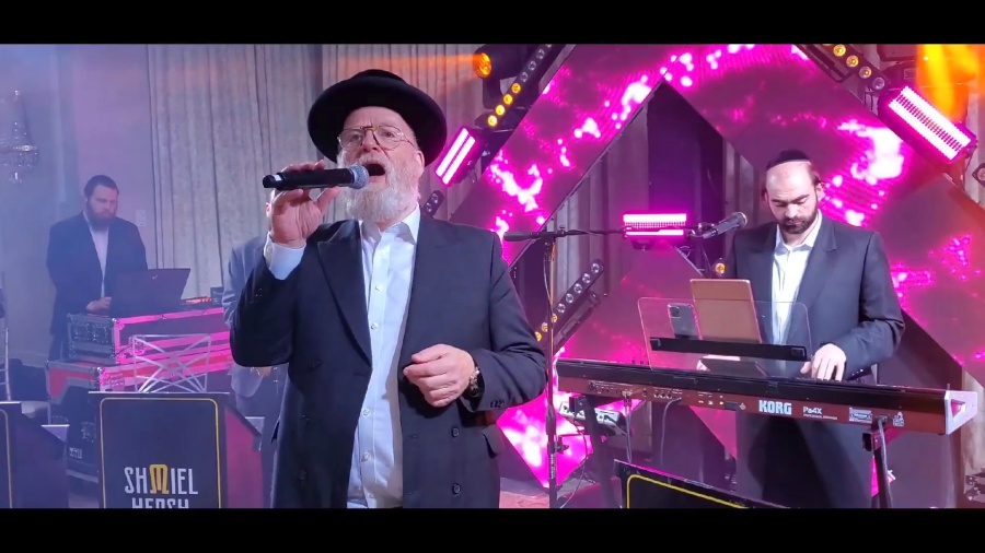 Michoel Schnitzler Sings a beautiful meal set with Shmesh Miller.