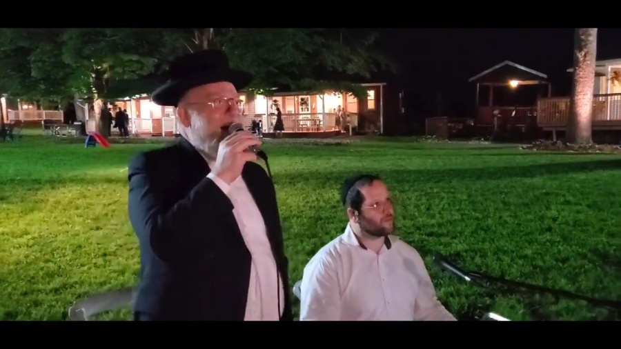 Michoel Schnitzler Sings at a beautiful Bar Mitzvah with Dovi Tessler!