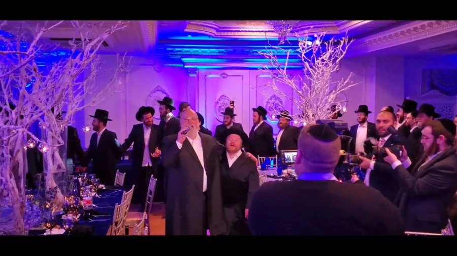 Michoel Schnitzler Rocking With Rafie The King|מיכאל שניצלער עם רפי המלך