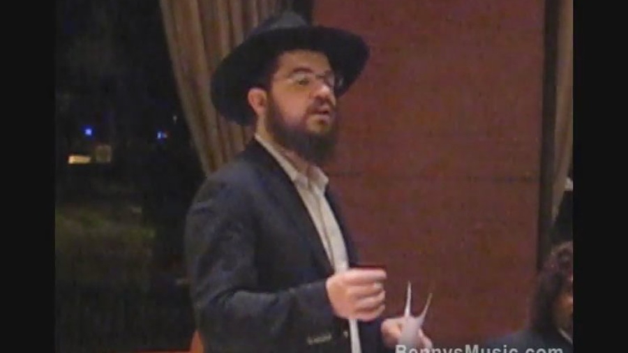 Benny Friedman sings Jewish Music in Mumbai, India