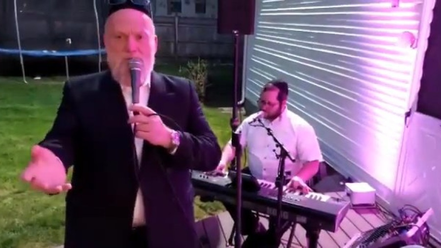 Michoel Schnitzler Doing a beautiful kumzits with Dovi Tessler|מיכאל שניצלער בקומזיץ עם דובי טסלר