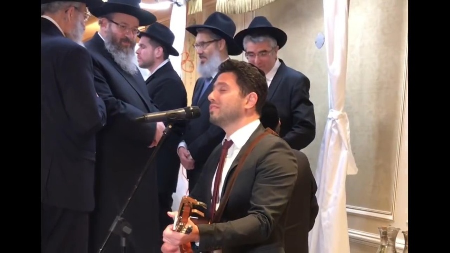 Eli Levin Singing the Carlebach Im Eshkachech