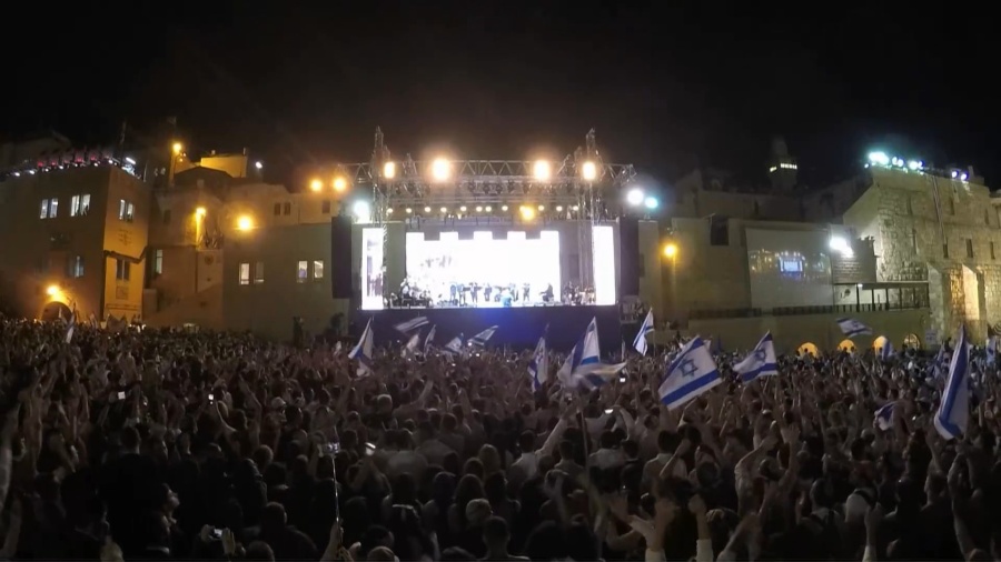 Yaakov Shwekey RikuDegalim | A Historical Moment @The Western Wall