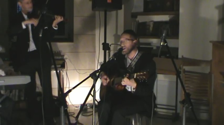 Dovid Lowy Performs at a Kumzitz In Ramat Beit Shemesh
