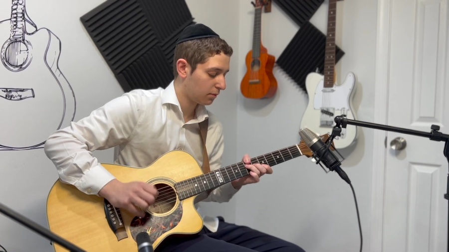 Ashira (Mordechai Shapiro) Fingerstyle guitar arrangement by Ari Ettinger