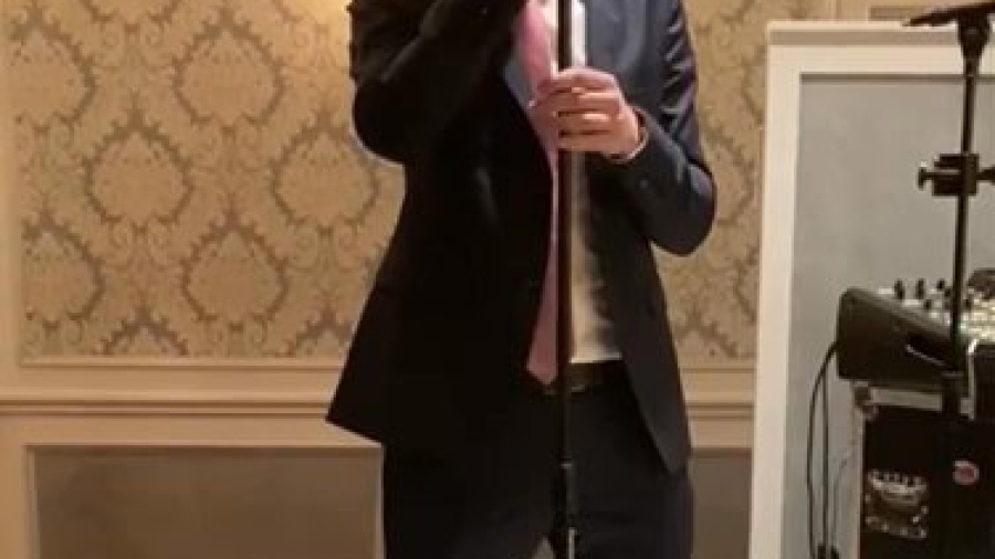 Yosef Kugler singing Gal Einai by a Chuppah