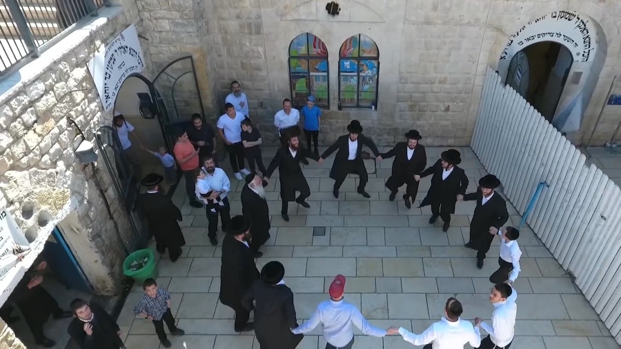 Beri Weber - Rabi Shimon [Official Video] feat. Malchus Choir | "בערי וובר ומקהלת מלכות "רבי שמעון