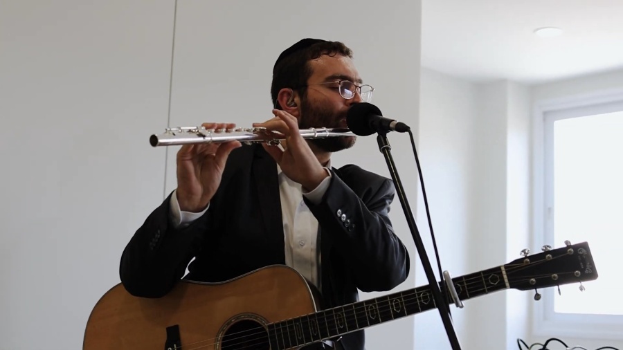 אבי הס בביצוע 'לופר' מיוחד לשירו אגודה אחת