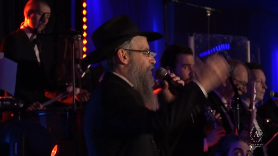 Yiddish Gems Medley (Live) Avraham Fried, The A Team & Zimra Choir | A Yaldei Event