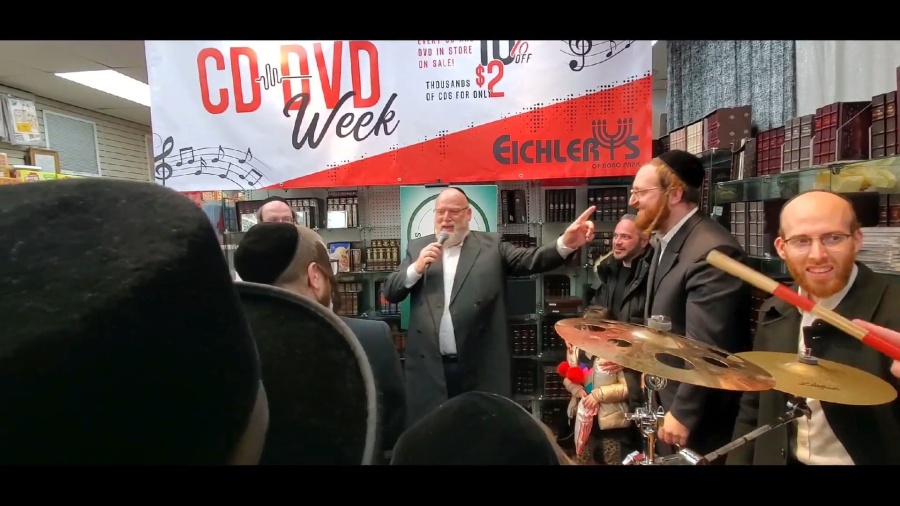 Michoel Schnitzler Rocking At Eichlers In Boro Park!