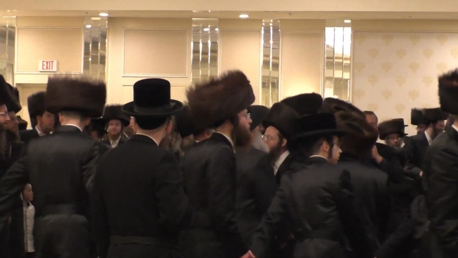 Live Chassidish Dance - Chaim Blumenfeld & Luzer Meilech Hass | לייוו חסידיש טאנץ