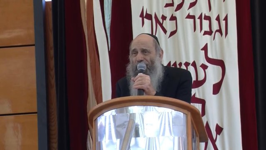 Should We Flash Our Jewish Pride to the World? - Ask the Rabbi Live with Rabbi Mintz