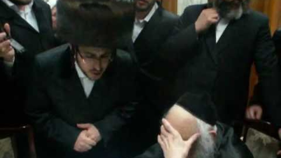 Lipa Schmeltzer Sings For Rav Elyashiv Zt"l 98th Birthday