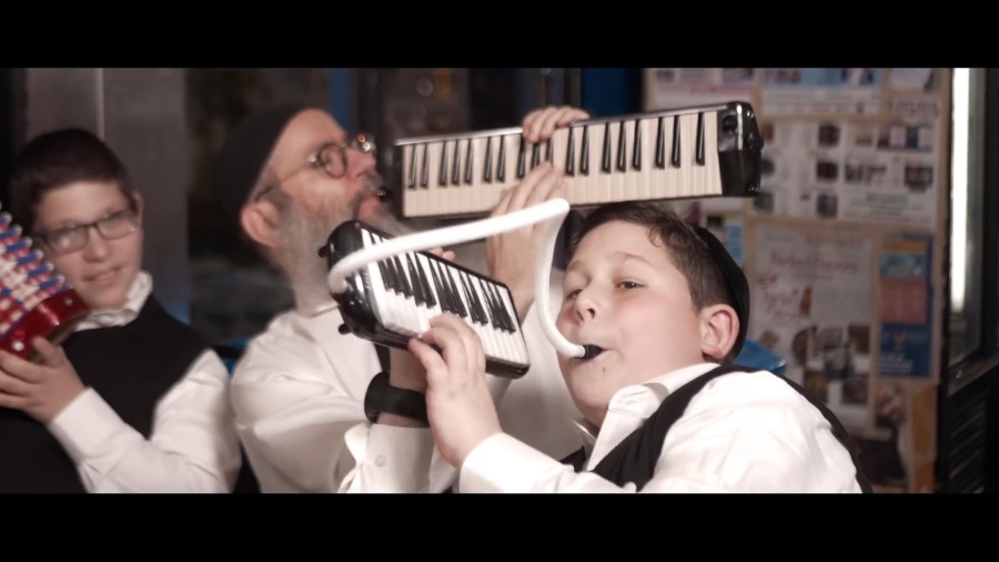 New York Boys Choir - "Spin That Dreidel" (feat. Avremi G.)