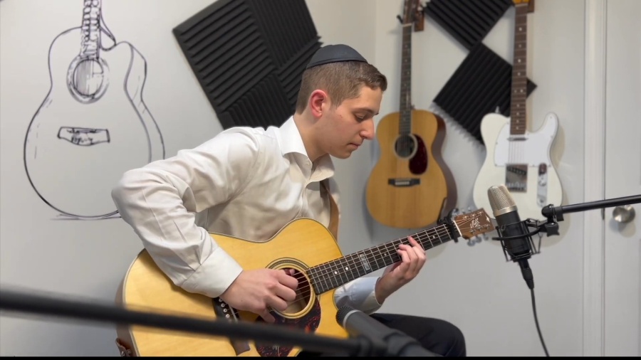 Fingerstyle Pesach Medley by Ari Ettinger