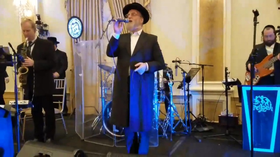 Michoel schnitzler with the freilach band & shira choir|מיכאל שניצלער עם פרייליך ומקהלת שירה