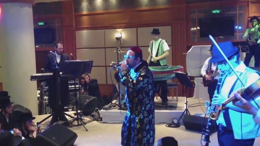 Lipa Schmeltzer and David Taub rocking a wedding with Ruvi Banet Orchestra