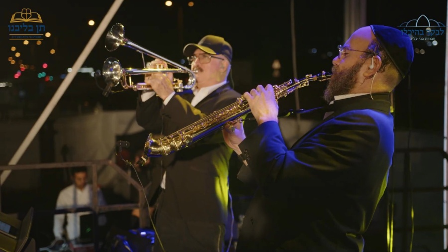 "לבקר בהיכלו" שירת המונים - ישראל סוסנה & 3000 בחורים