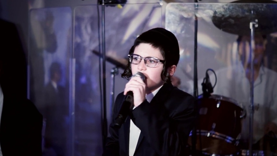 Yitzi Rosinger & Yedidim Choir "Dinner Medley"An Aaron Teitelbaum Productions ילד הפלא יוצי רוזינגר