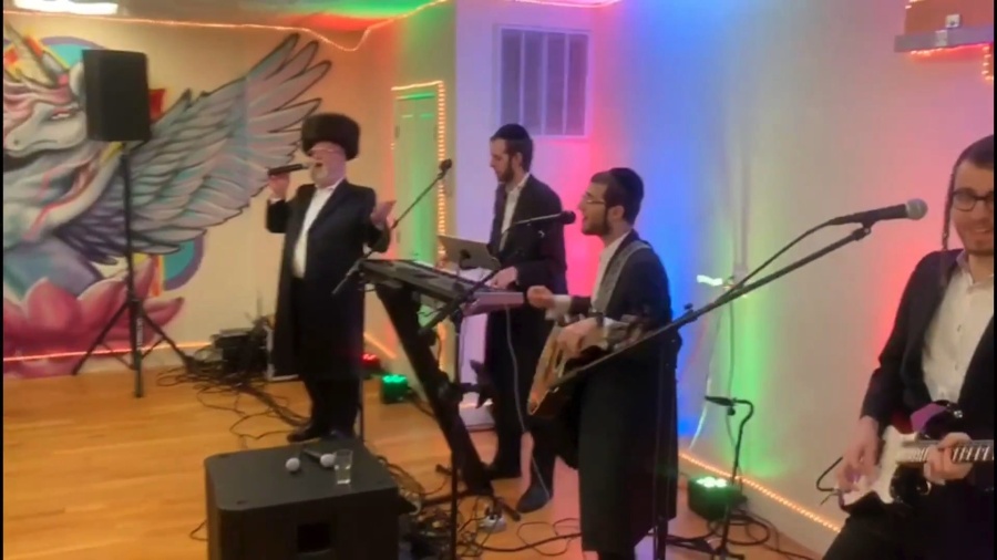 Michoel Schnitzler surprises brother Chanaya Schnitzler!