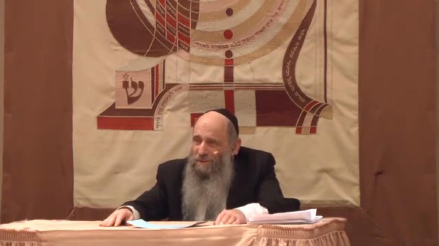 Can Beauty and Modesty Go Together? - Ask the Rabbi Live with Rabbi Mintz