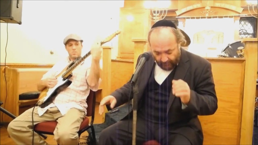 Yehuda Green Singing Rebbe Nachman Of Breslov's Niggun @ The Carelbach Shul - 2012