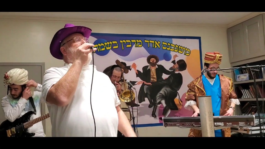 Michoel Schnitzler Rocking at Landaus Shul Purim 2020|מיכאל שניצלער פורים תש"פ