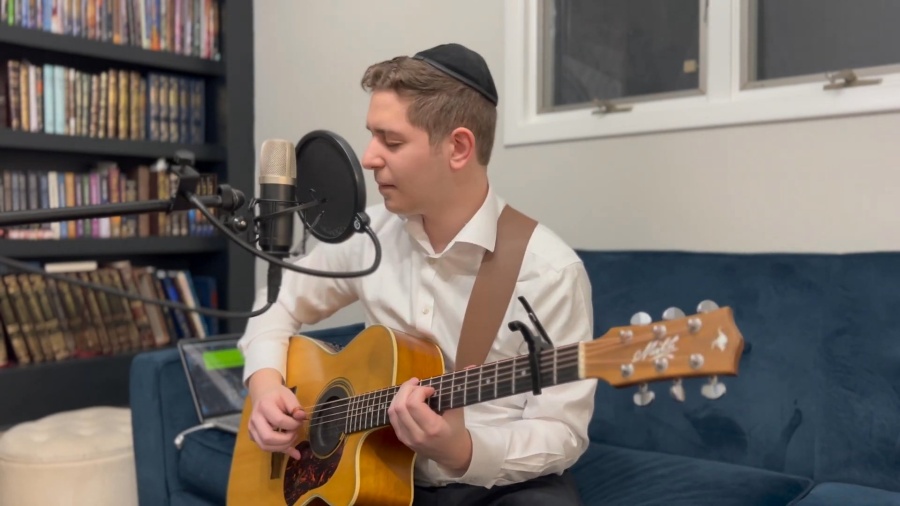 Meloch [R' Shlomo Carlebach] - Fingerstyle arrangement and vocals by Ari Ettinger