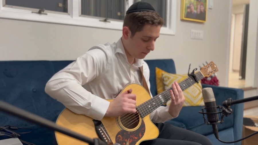 Am Yisrael Chay (Eyal Golan) - Fingerstyle arrangement by Ari Ettinger [אייל גולן - עם ישראל חי]