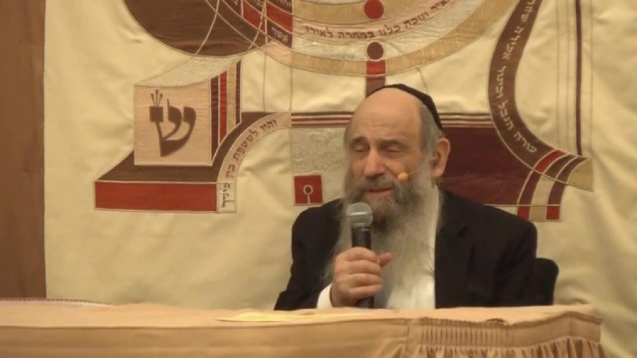 Can I give the Honor to the Younger Rabbi? - Ask the Rabbi Live with Rabbi Mintz