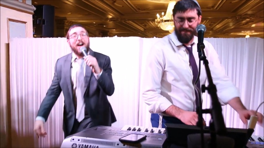 Singer Shmuly Hurwitz rocks a dance medley set with Chony Milecki