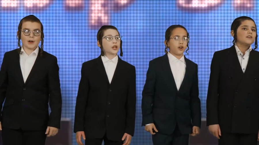 Shir Vshevach Boys Choir - Pesach Medley - The Siyum of Daf Yomi on Maseches Pesachim