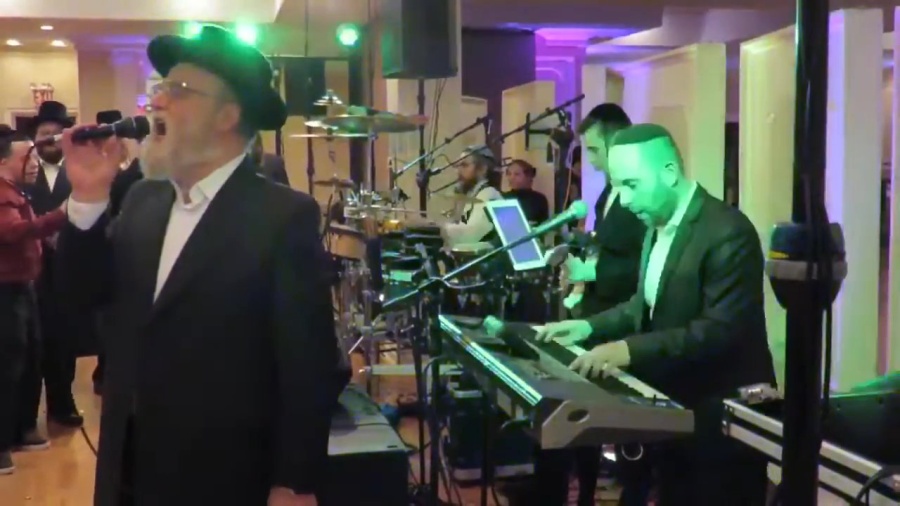 Michoel schnitzler rocking at a recent wedding in bp with Moshe Kestenbaum, Pinny Lunger & Simon en