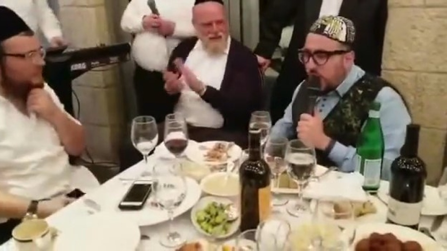 Lipa schmeltzer singing with Michoel schnitzler in Israel-מיכאל שניצלר עם ליפא שמעלצער סוכות תשע"ח