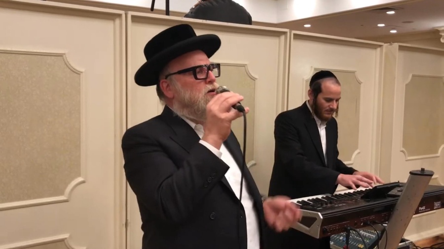 Michoel Schnitzler rocks mbd,s boee beshulom at a wedding in boro park|מיכאל שניצלער-בואי בשלום