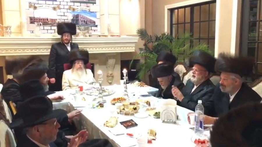 Michoel schnitzler at the tushe rebbe.~מיכאל שניצלער אצל האדמור מטאהש שליט"א