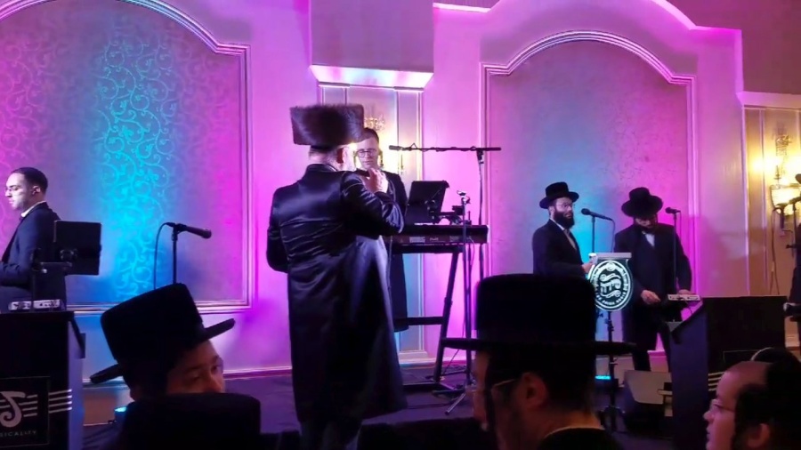 Meal Set: Michoel Schnitzler, Yossi Shtendig, Shira Choir,|מיכאל שניצלער, יוסי שטנדיג, מקהלות שירה